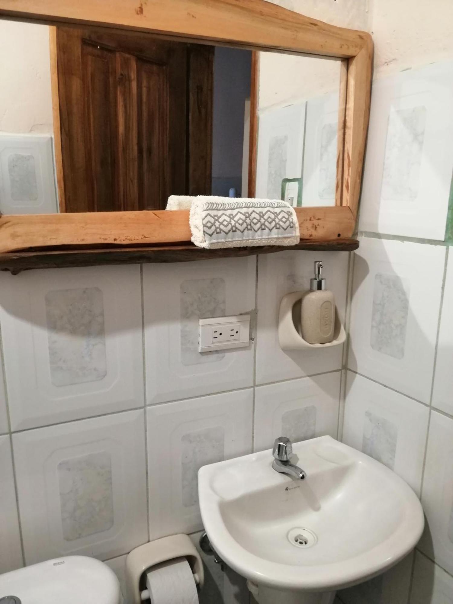 Capybara Home Stay Mindo Exterior foto