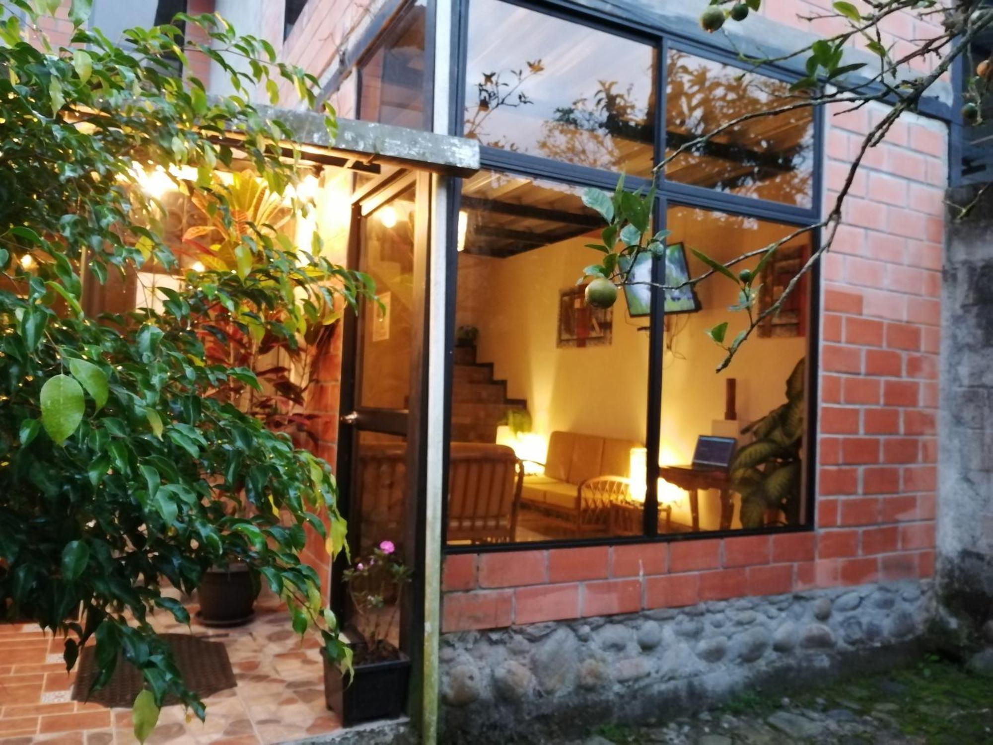 Capybara Home Stay Mindo Exterior foto